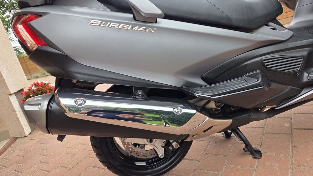 Suzuki Burgman 650, maxiscuter  (Honda Forza, Yamaha TMax, Kimko)