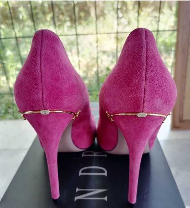 Gucci оригинални обувки 38.5 номер