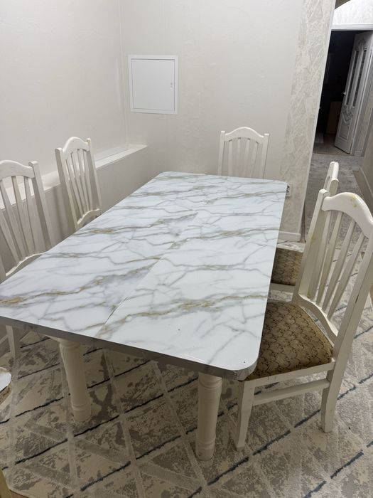 Кухонный стол со стульями