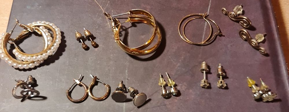 Lot 11 perechi de cercei