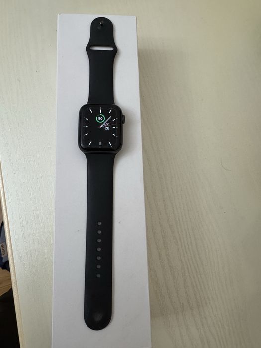 Смартчасы Apple Watch 5 серии на 44 мм черные