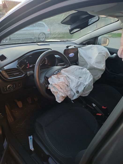 Vând Ford puma pentru piese
