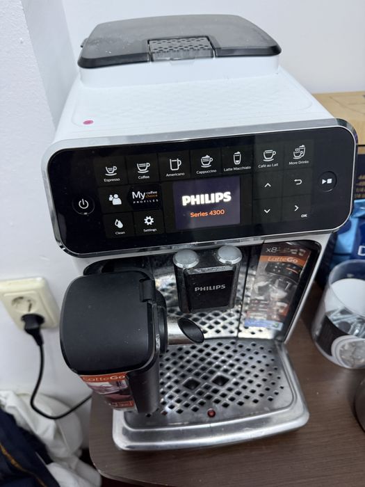 Espressor automat Philips Series 4300 LatteGo – model EP4349/70