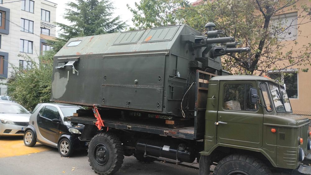 Продавам военен Фургон 3.80х2.70м