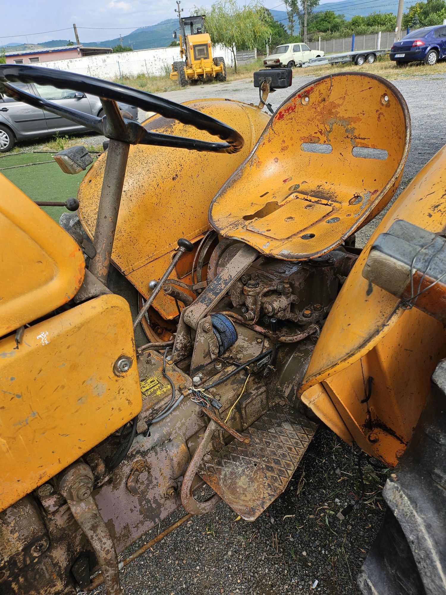 Tractor Fiat 411 sau dezmembrez,piese