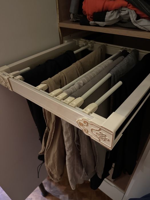 Выдвижная брючница (вешалка для брюк) для шкафа