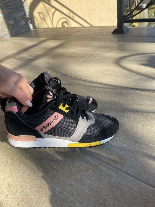 Adidasi  adidas marimea 39