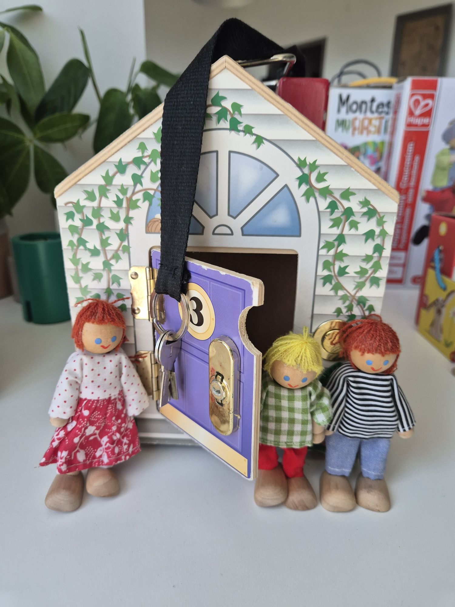Дървени и образователни играчки Hape, Janod, Melissa&Doug и др.