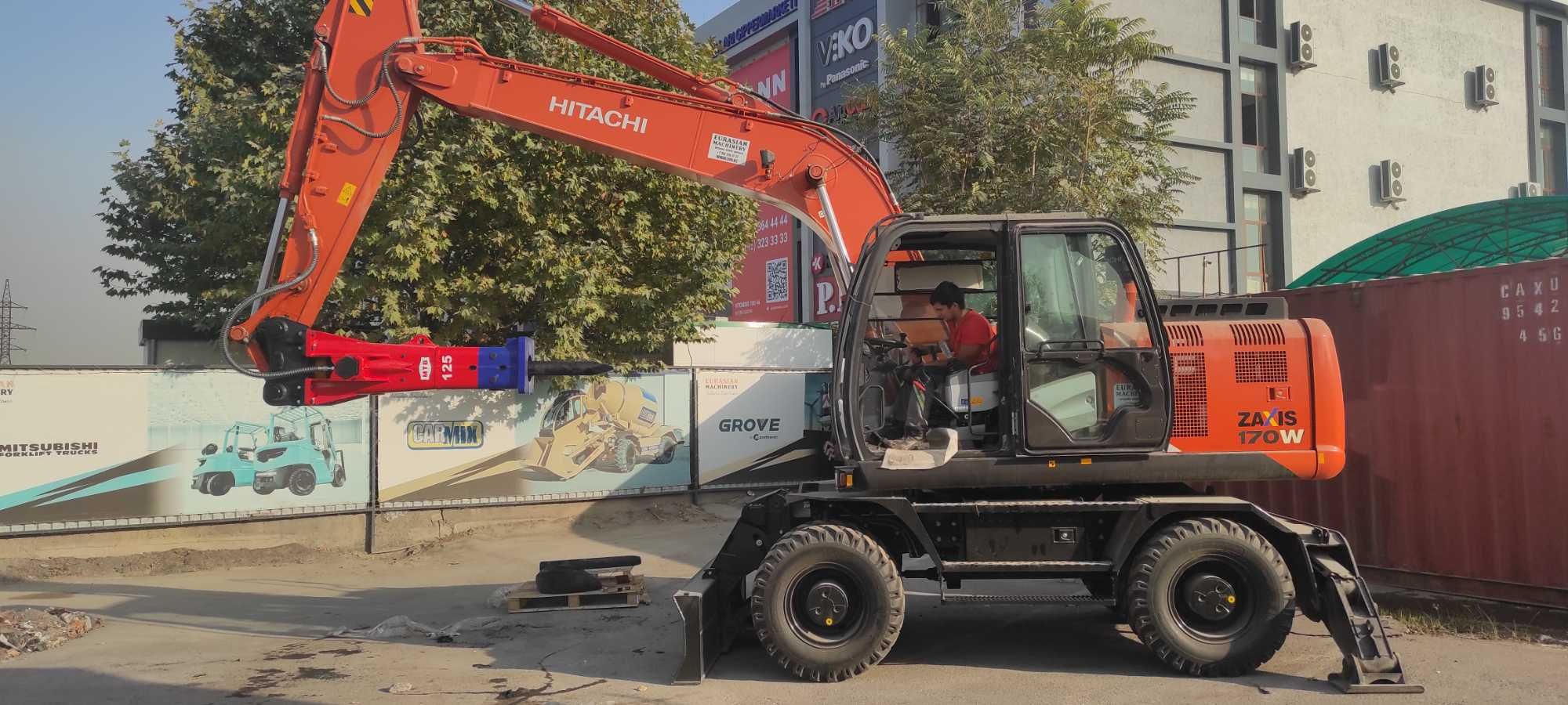 Колесный экскаватор Hitachi ZX170W-5A