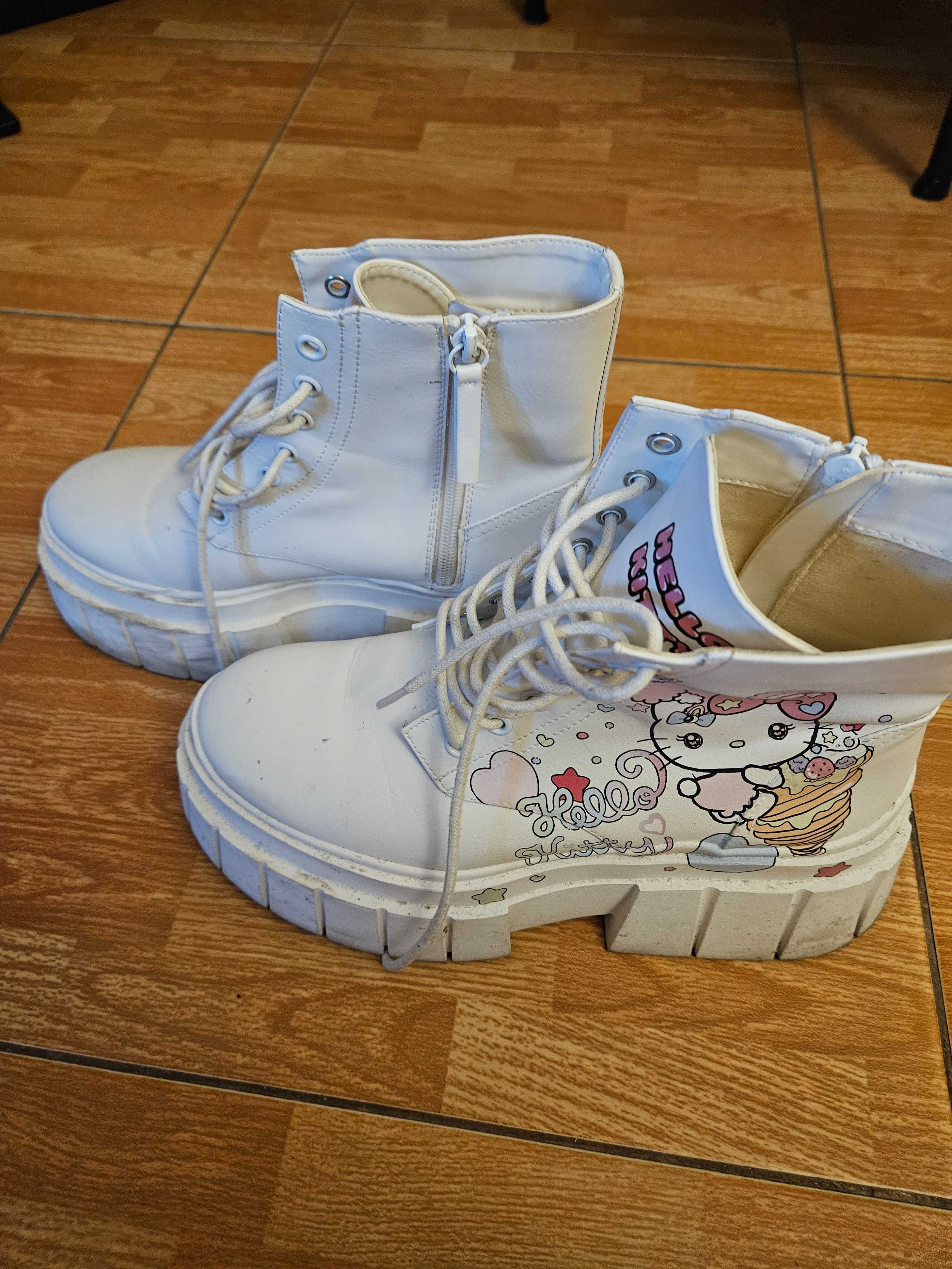 Ghete Hello Kitty, albe, marimea 39