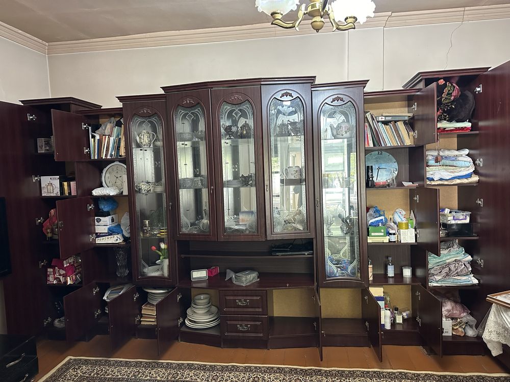 Срочно продаётся стенка в отличном состоянии