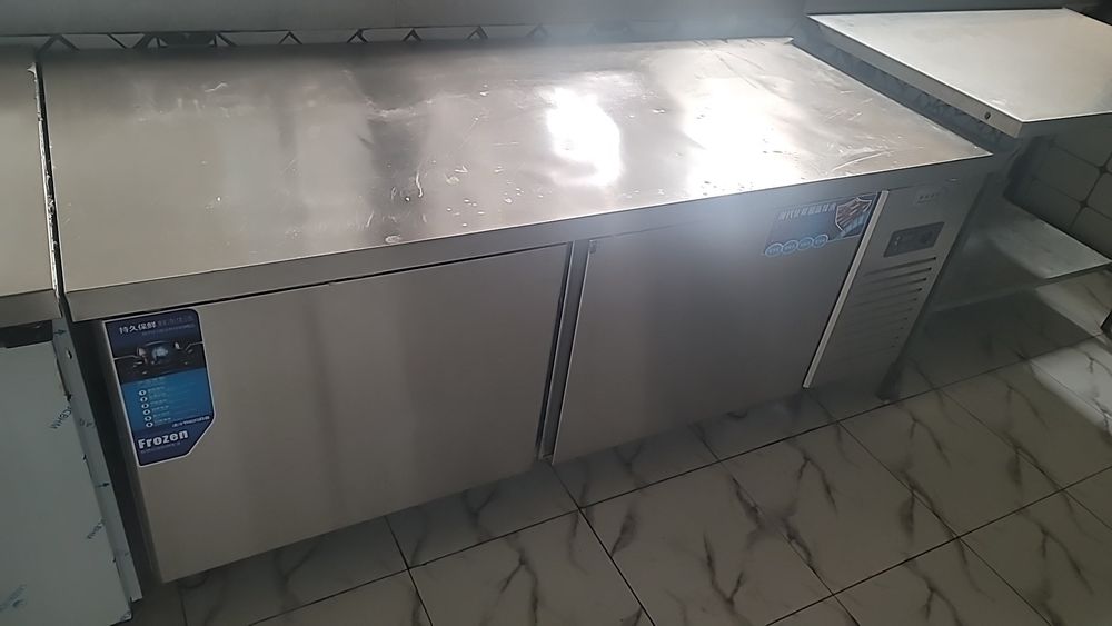 Холодильник кафе учун