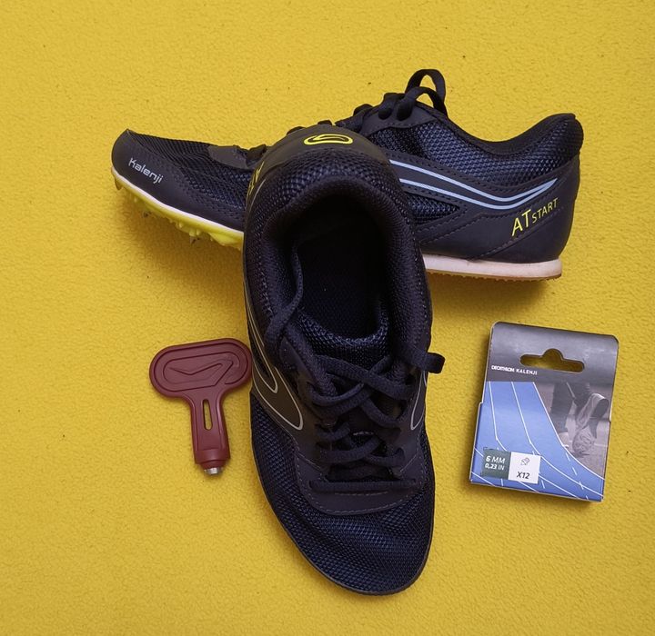 Спортни шпайкове номер 37 с подарък