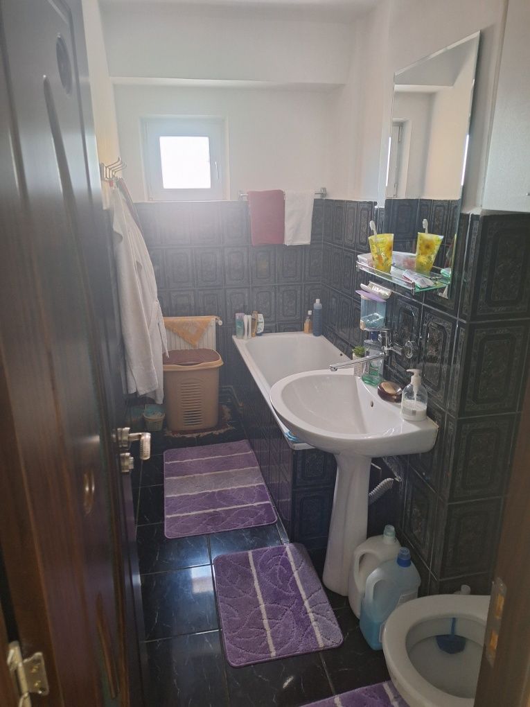 Proprietar vând apartament 3 camere zona triaj