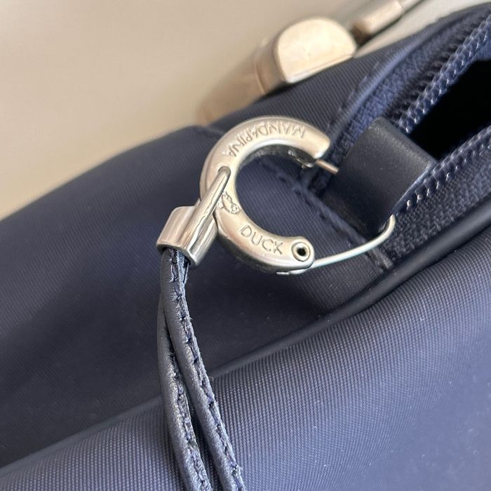 Mandarina duck страхотна чанта в тъмно синьо