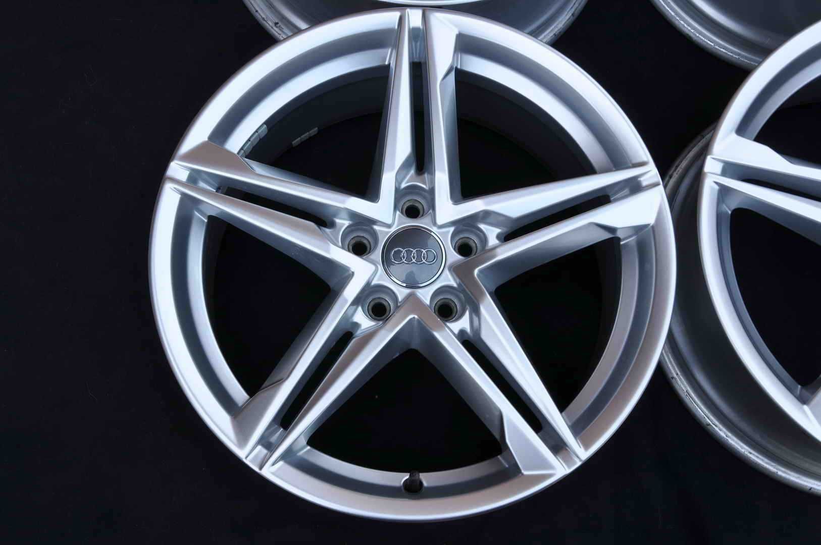 Jante Noi 18 inch Originale Audi A4 8W B9 R18