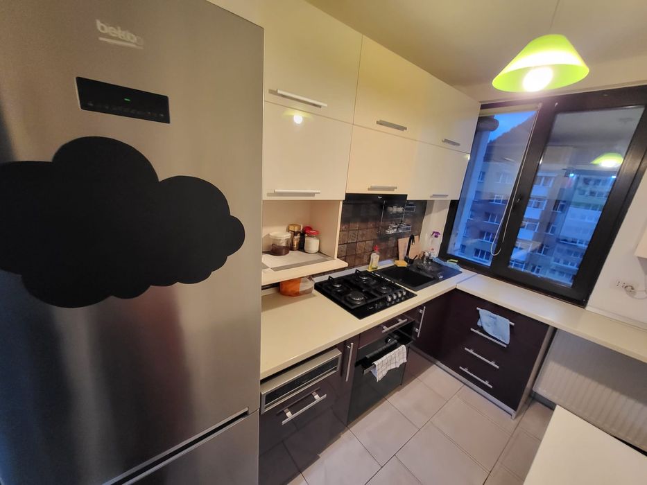 Închiriez apartament 3 camere