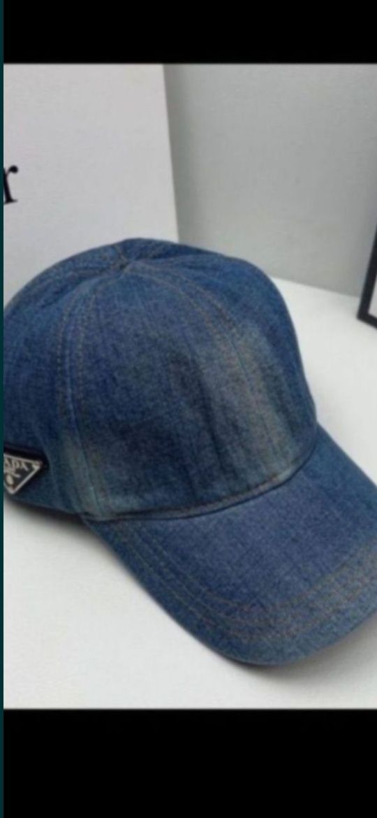 Șapcă Prada model 2025, 5 modele