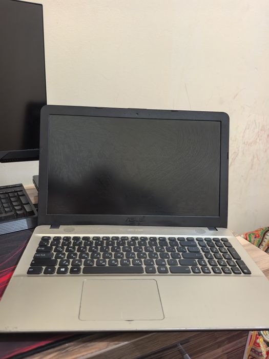 Ноутбук Asus Core i3-7100. SSD 120Gb