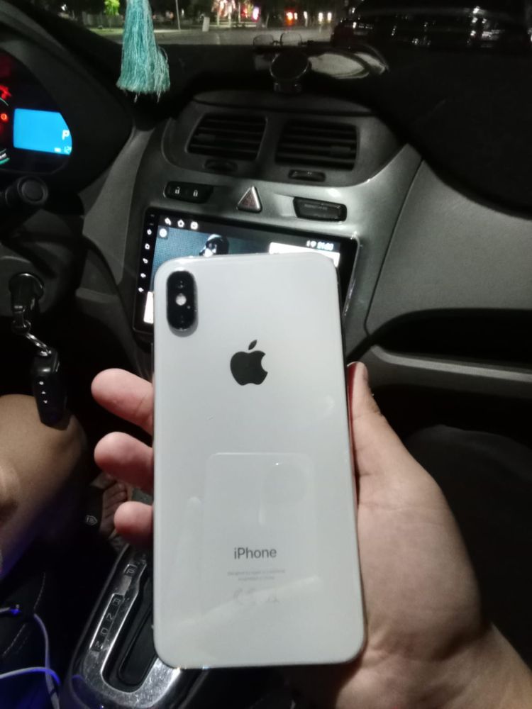 Продается iPhone X 64 GB