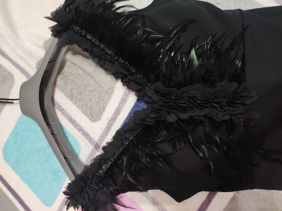 Rochie superbă cu pene