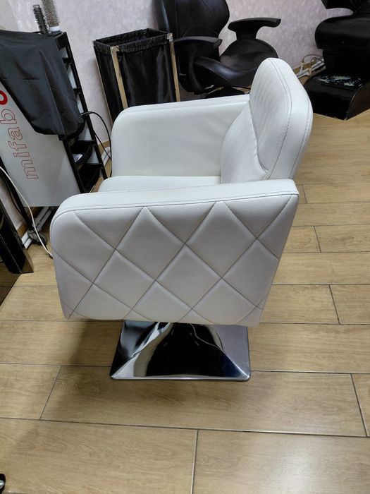 Парикмахерское кресло