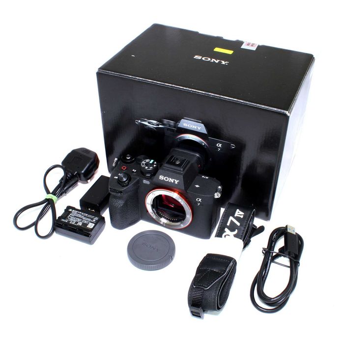 Sony A7 IV 33 мегапикселей, полный кадр 10-Bit 4:2:2