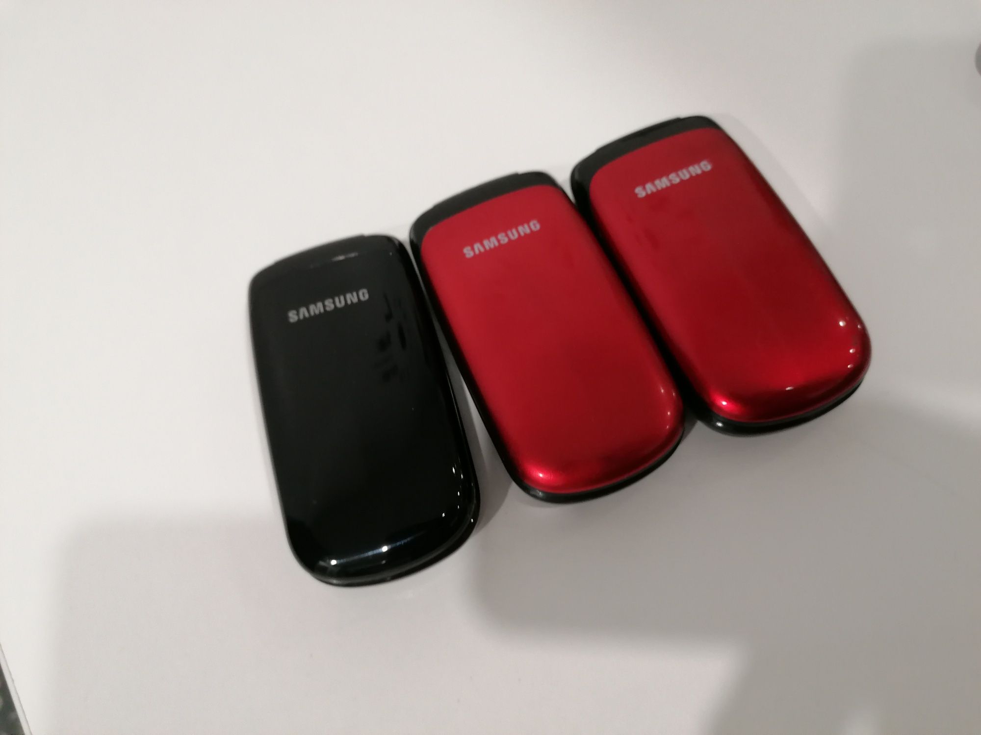 Telefon cu clapeta Samsung GT-E1150 cu încărcător original