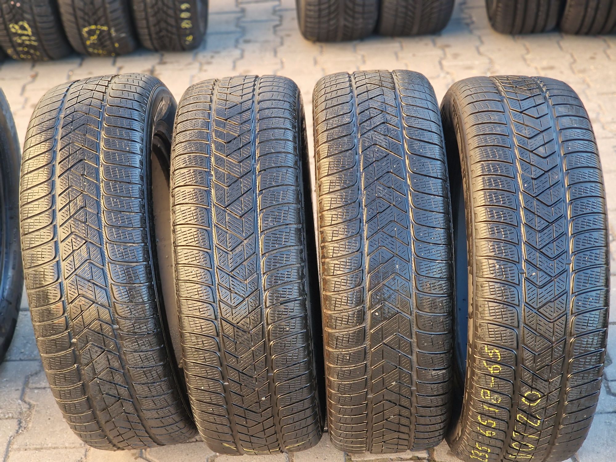 235 65 18 Pirelli