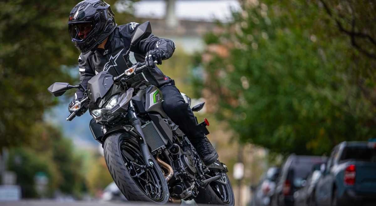 Motocicleta noua in stoc Kawasaki Z500 2024