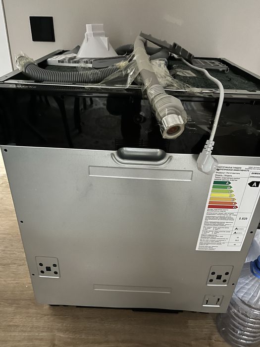 Продам посуду мойку самсунг в идельном состояние.