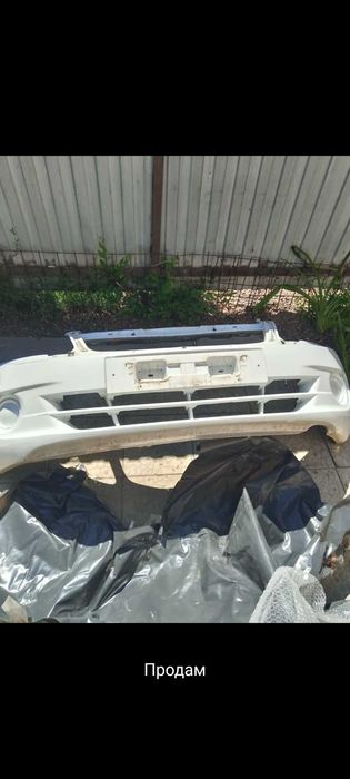 Продам передний бампер от Лада Гранта