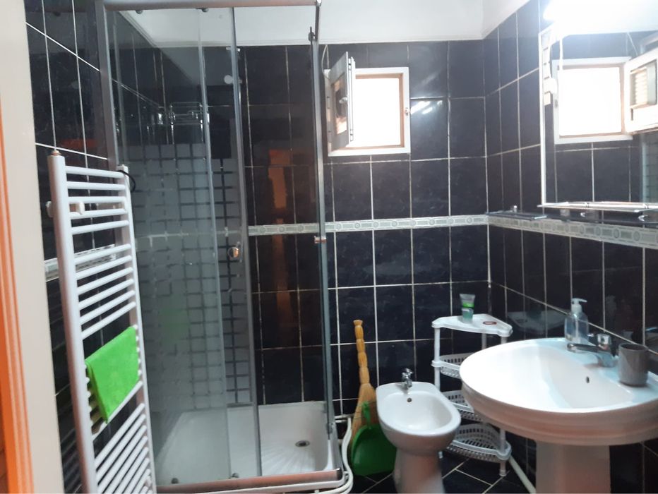 Inchiriez apartament