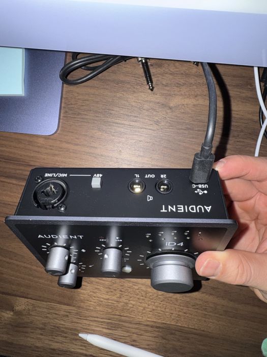 KRK Rokit 8 студийни колони монитори аудио интерфейс саунд карта