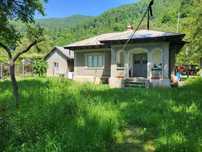 Vand teren si casa Tarcau zona Gara