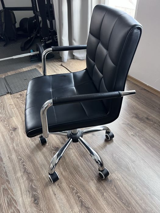 Офис стол черна кожа