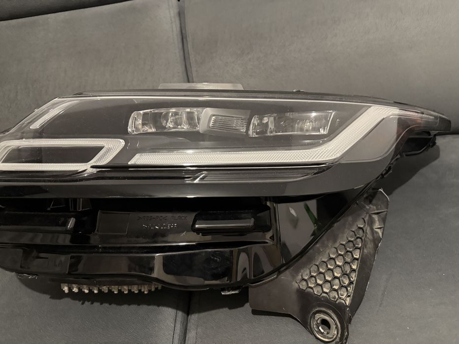 Far stanga range rover velar