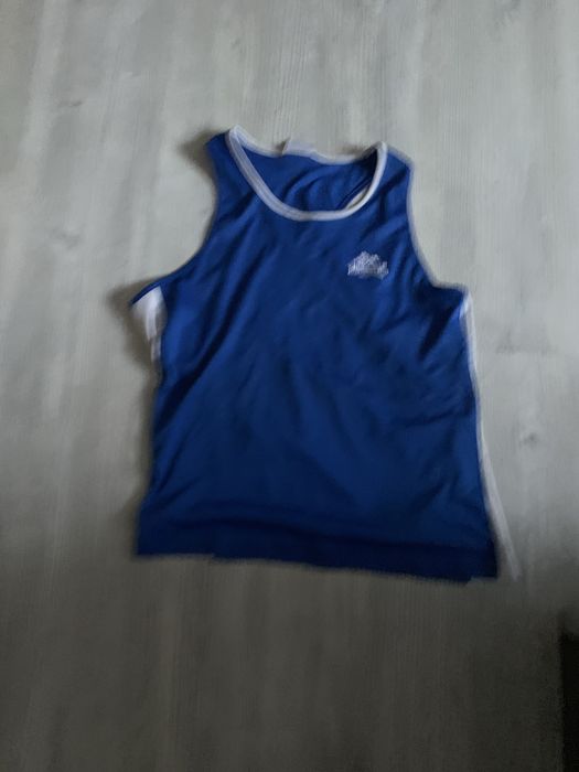 Vând șorț și maieu