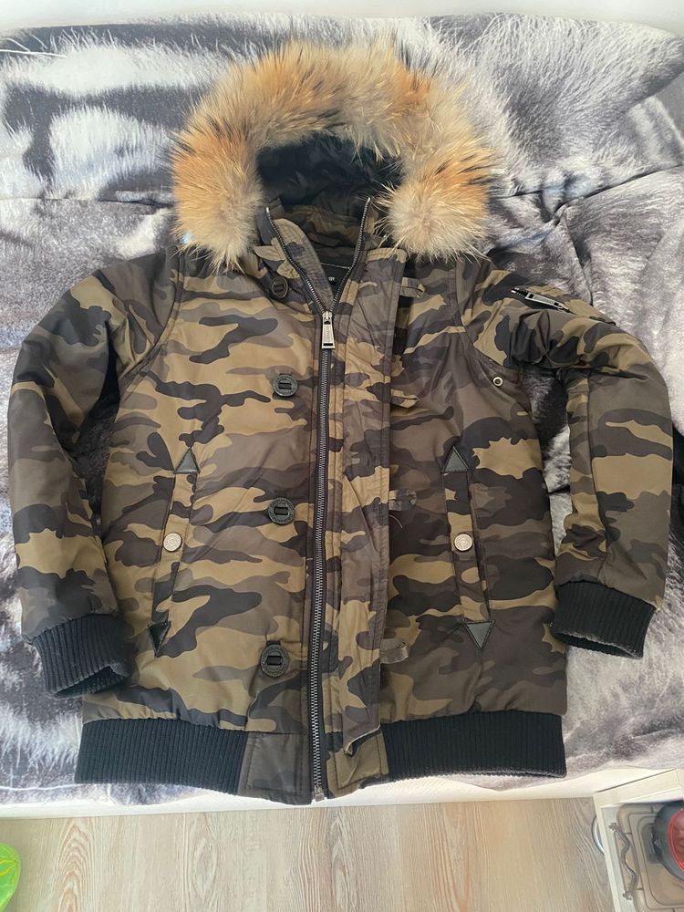 Geaca dsquared2 army impecabila