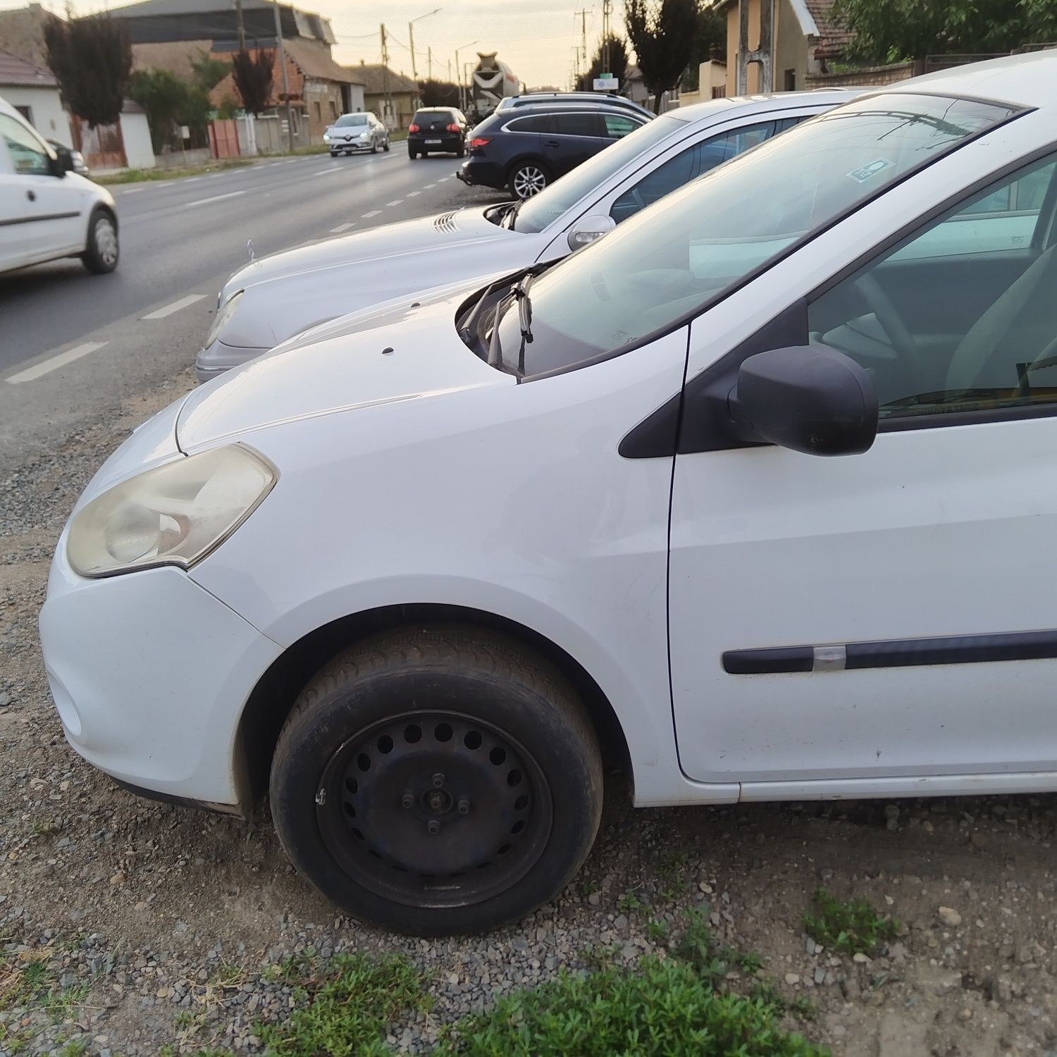 Aripa stanga/dreapta Renault Clio 3 Facelift an 2009-2015