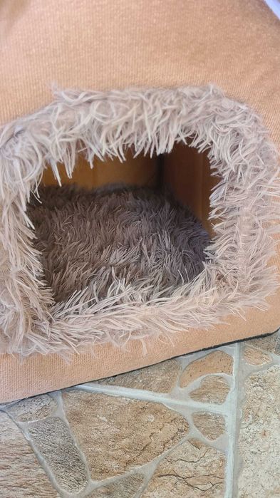 Casuta pufoasa animale de companie / culcus caini si pisici LARGE noua
