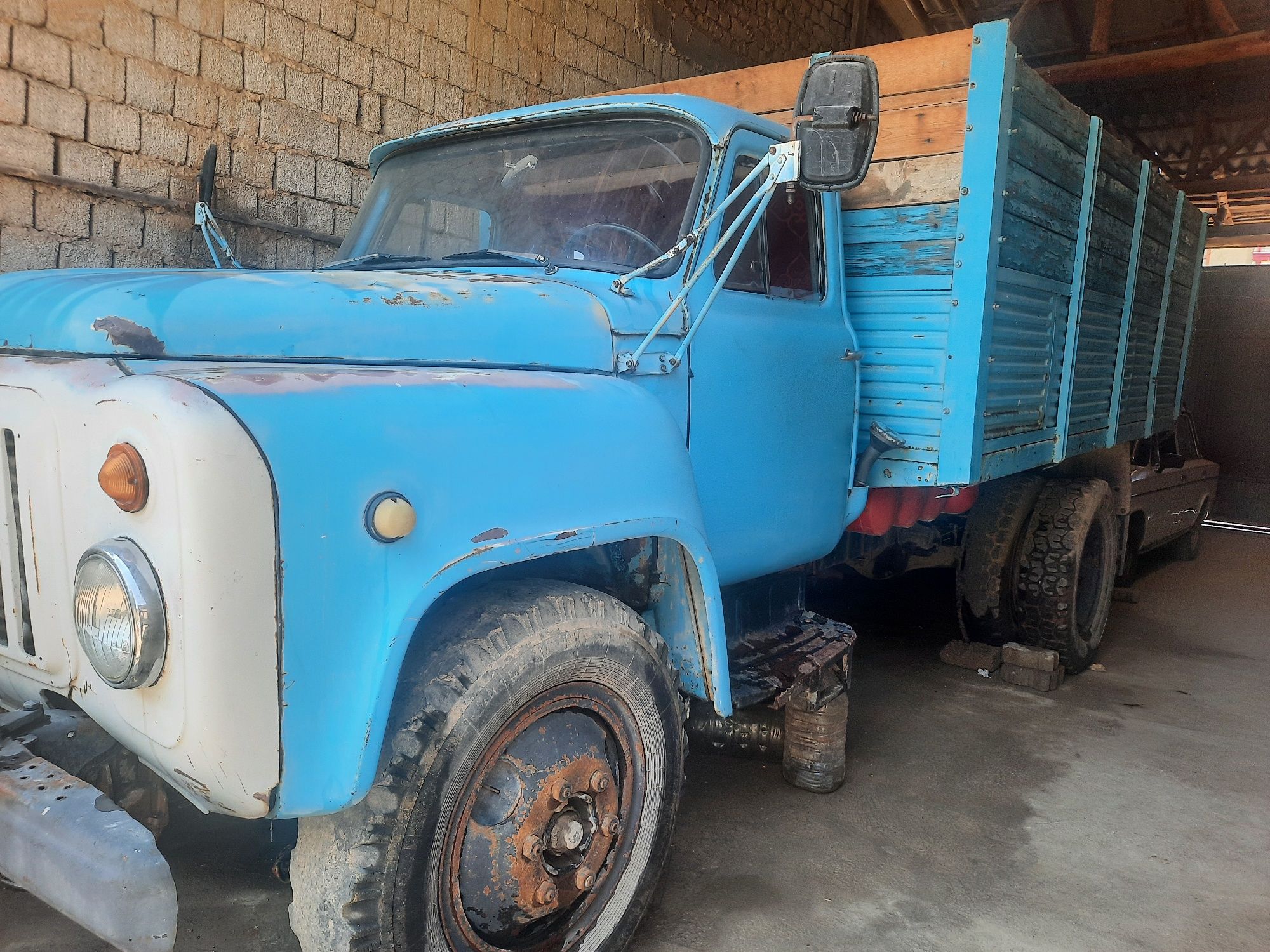Gaz 53 sotiladi 82 yil