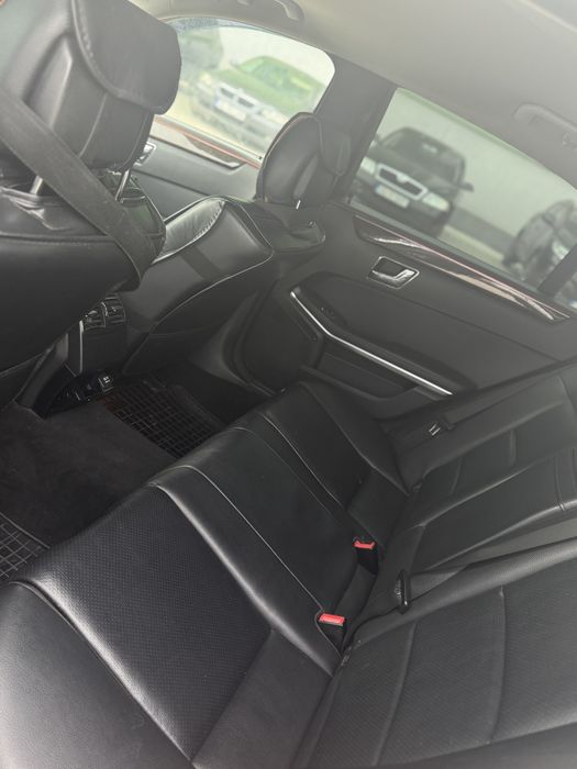 Vand  sau schimb e220!!