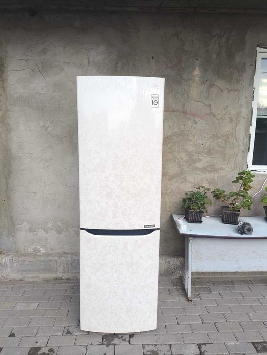 Отдам бесплатно холодильник даром