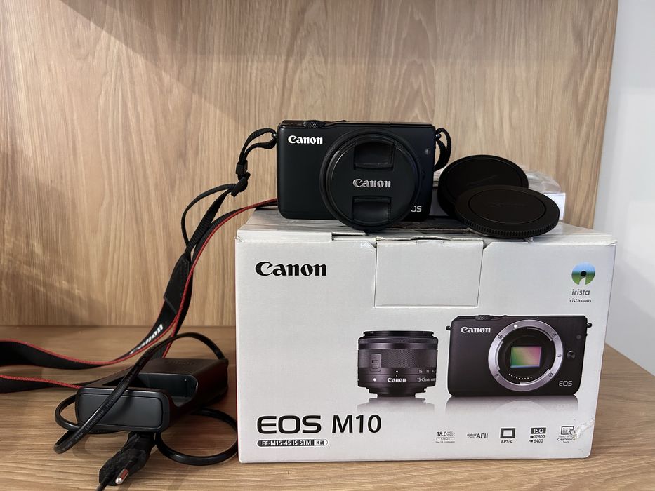 Фотоапарат Canon EOS M10