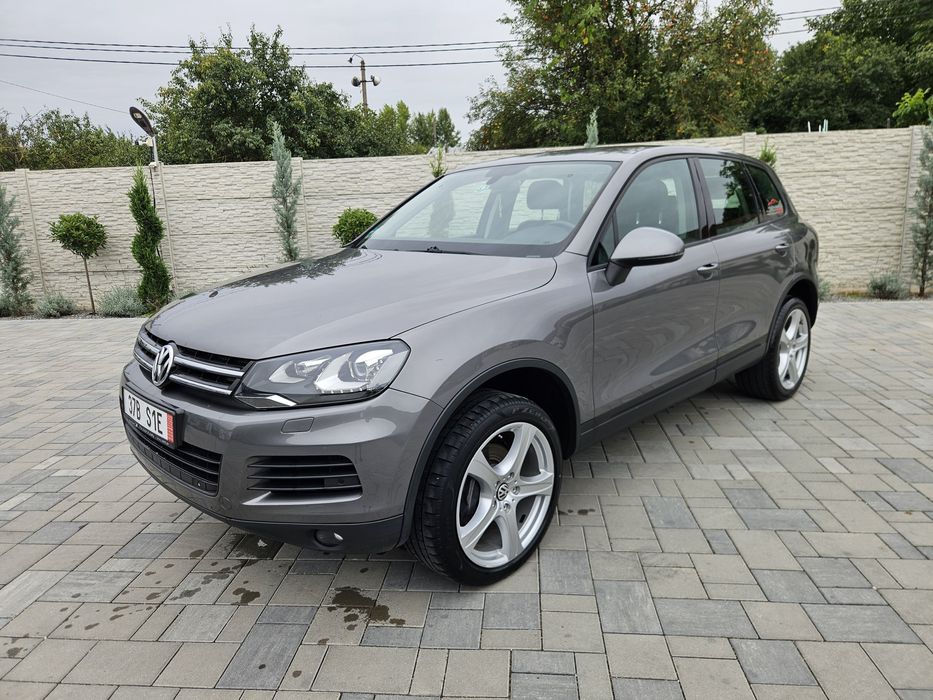 Vw touareg 3.0 tdi,239 cp,4x4,suspensie pe perne, xenon, led ,navi