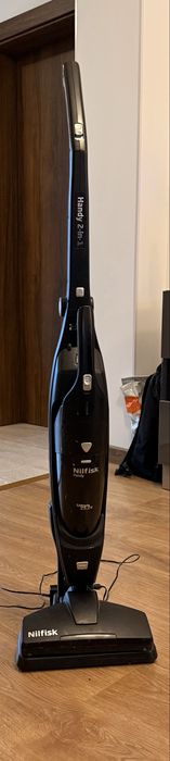 Aspirator negru Nilfisk