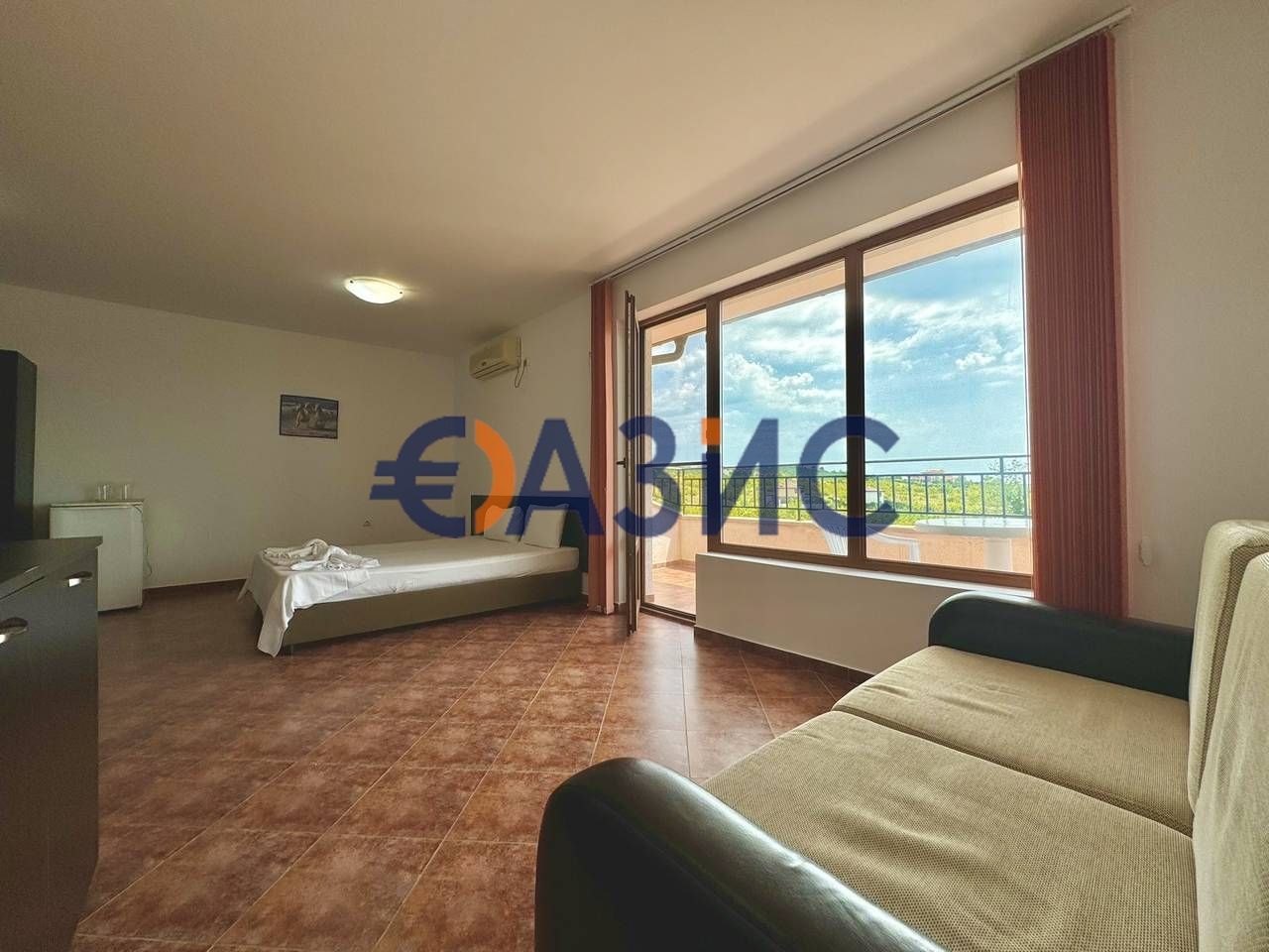 Продава се Едностаен апартамент в с. Кошарица, Област Бургас - 53 кв.м за 955 €/кв.м - Снимка #2