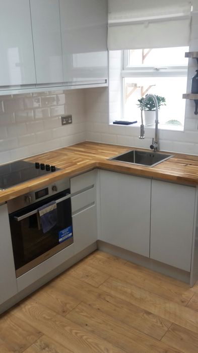 Firma de construcții execută diverse lucrări și servicii