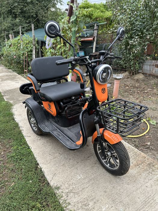 Vand triciclu electric cu garantie
